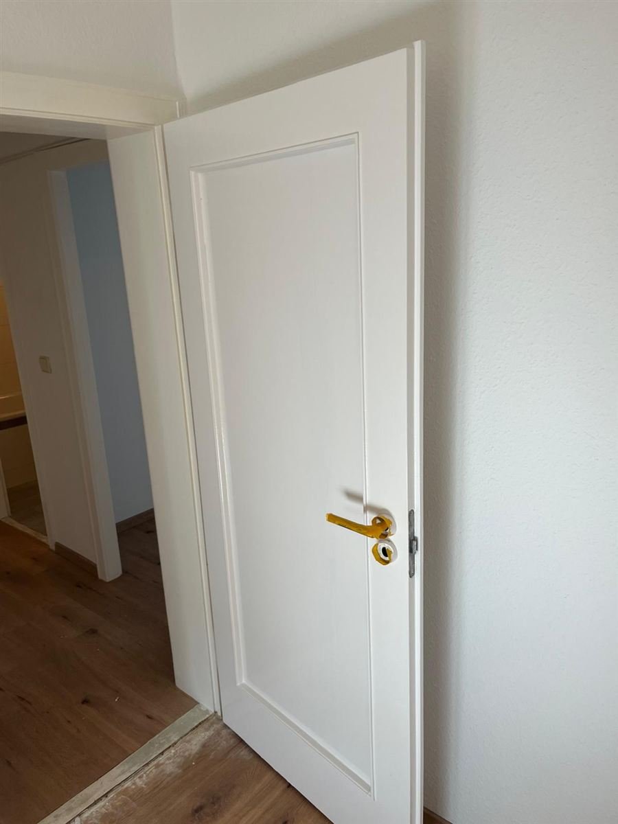Zimmertür, lackiert, Nahaufnahme
