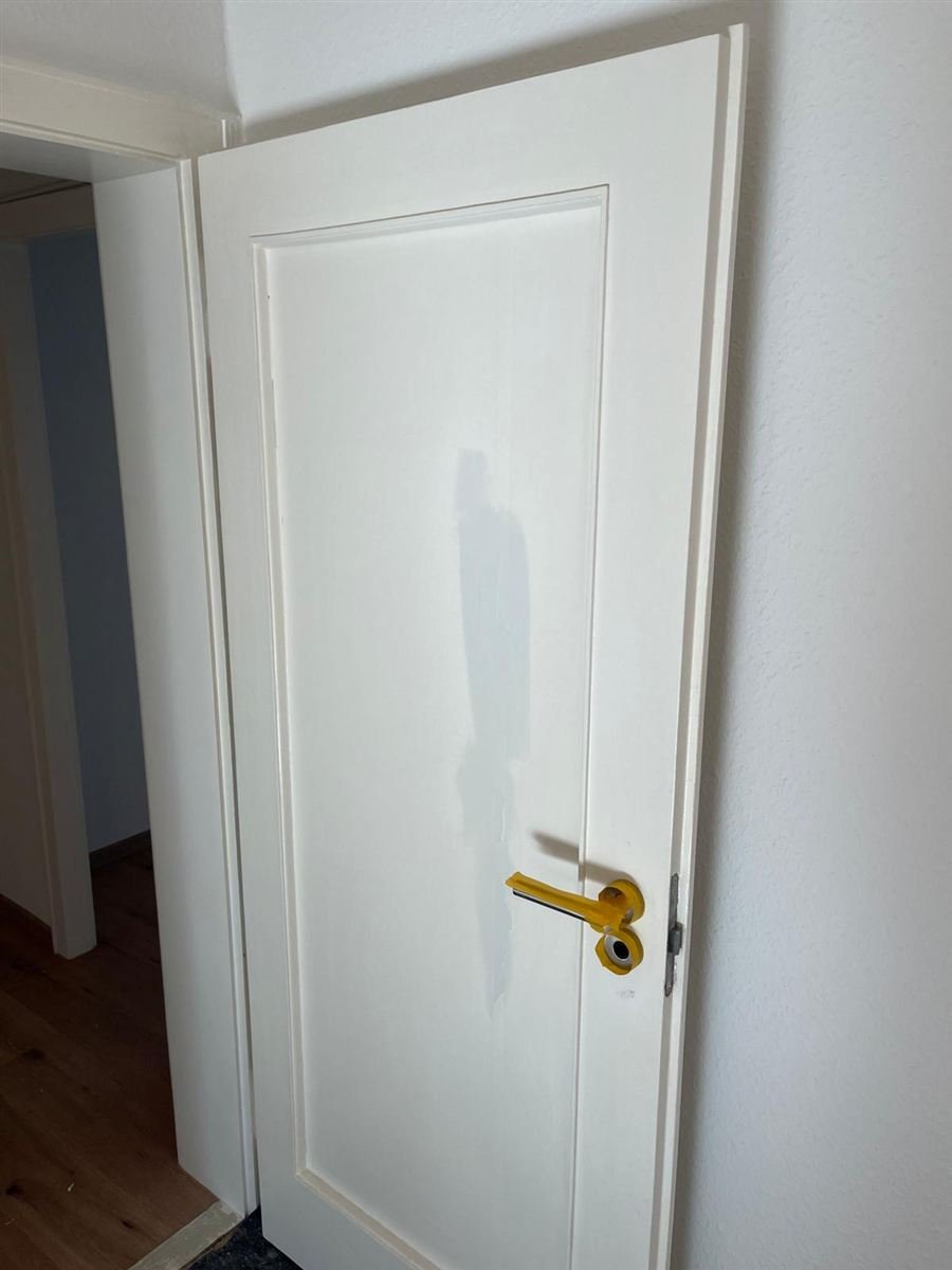 Weiß lackierte Zimmertür